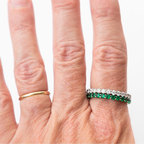 Set of 2 eternity bands minimalist 1 clear stones & 1 emerald green stones 10 - Picture 2 of 14